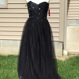 NWT Unique Vintage Strapless Black Gown